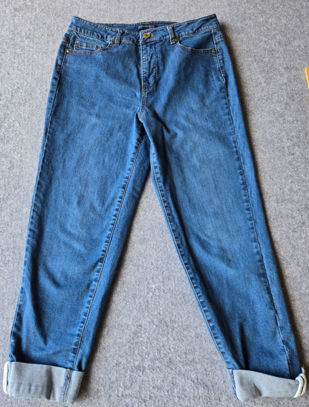 Isaac Mizrahi Live Women's Cropped Jeans Medium Blue Wash Size 4 (28"x23")